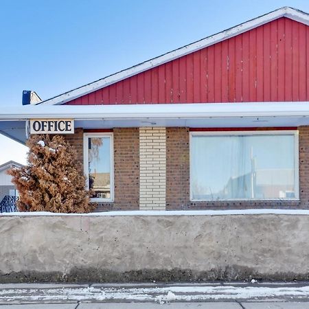 Hotel Bethel - Fort Macleod, Ab ภายนอก รูปภาพ